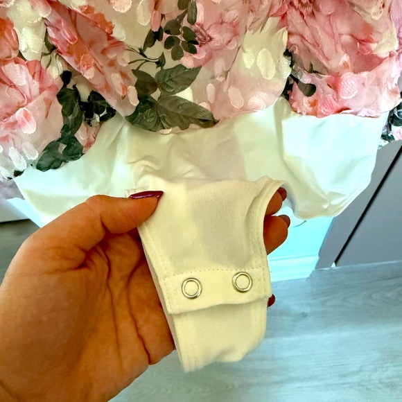 Express Pink and White Floral Blouse with Billowy Sleeves - Picture 5 of 7